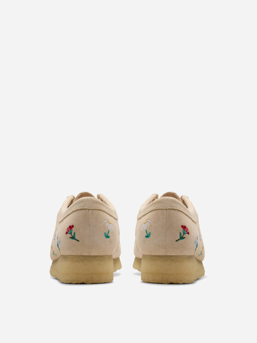 Wmns Wallabee Taupe Embroidered